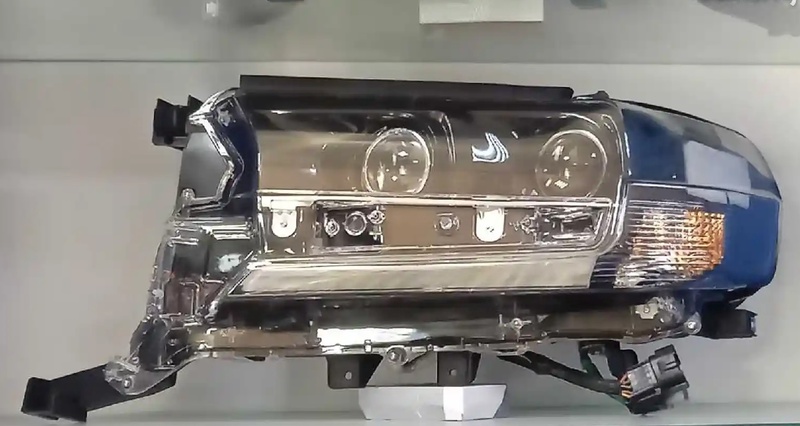 Фара от Toyota Land Cruiser 200